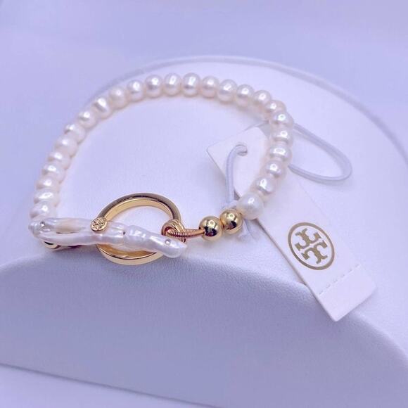 NWT Tory Burch Gold Logo Fresh Water Pearl Toggle Bracelet - Picture 13 of 14